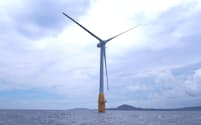 発電機の全長は172メートルで、海底に沈む約80メートルの浮体で風車を支えている（長崎県五島市）