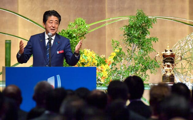 ラグビーワールドカップ2019日本大会ウェルカムパーティーであいさつする安倍首相(19日、東京都港区)=代表撮影 ラグビーワールドカップ2019日本大会ウェルカムパーティーであいさつする安倍首相(19日、東京都港区)=代表撮影