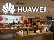 ファーウェイのスマホ世界販売は、米国が制裁を本格化した5月以降に減速している(広東省広州市の販売店) ファーウェイのスマホ世界販売は、米国が制裁を本格化した5月以降に減速している(広東省広州市の販売店)