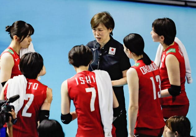 中田久美監督(中央)の下、全日本女子は9月14日からワールドカップに臨む。 中田久美監督(中央)の下、全日本女子は9月14日からワールドカップに臨む。