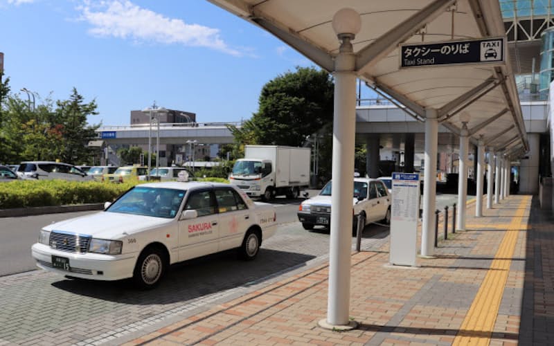 長野県内のタクシー事業者は通常の運賃改定も求めていた(長野市のJR長野駅前) 長野県内のタクシー事業者は通常の運賃改定も求めていた(長野市のJR長野駅前)