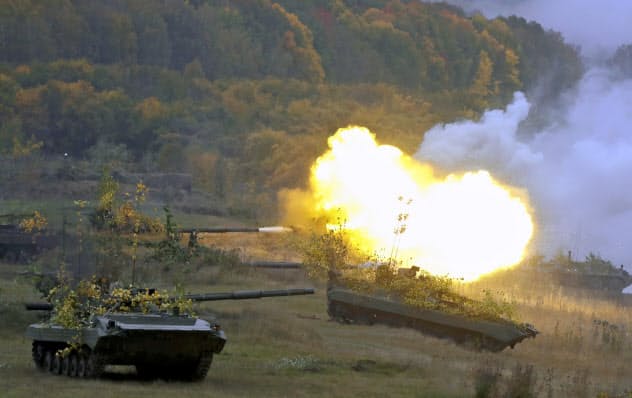 ロシア南西部での大規模軍事演習には中国軍も参加した(19日、AP) ロシア南西部での大規模軍事演習には中国軍も参加した(19日、AP)