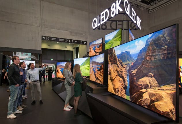 サムスンは次世代テレビ「QLED」を売り込んでいる(独ベルリンでの家電見本市) サムスンは次世代テレビ「QLED」を売り込んでいる(独ベルリンでの家電見本市)