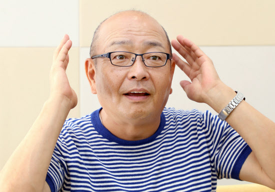 やってみなはれ でかつら取る 山本浩之さん フリーアナウンサー 日本経済新聞 やってみなはれ でかつら取る 山本浩之さん フリーアナウンサー 日本経済新聞