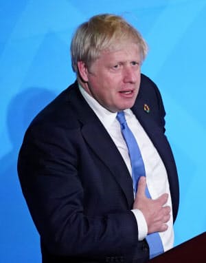 ジョンソン英首相は難しい判断を迫られる(23日、ニューヨーク)=ロイター