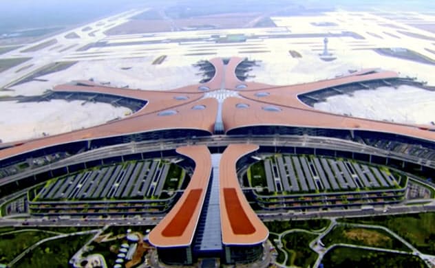 北京で開業した新しい国際空港はヒトデ形の構造が特徴だ=AP 北京で開業した新しい国際空港はヒトデ形の構造が特徴だ=AP