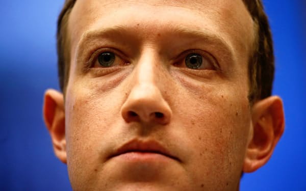「先手を打たなければだめだ」と強調した米フェイスブック最高経営責任者（CEO）=ロイター