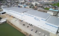 川之江工場では衛生用紙の生産設備を増設する（愛媛県四国中央市）