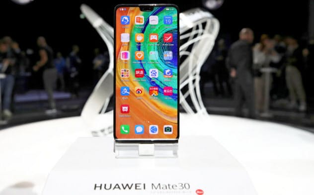 ファーウェイの新型スマホにはグーグルの地図アプリなどが搭載されない=ロイター ファーウェイの新型スマホにはグーグルの地図アプリなどが搭載されない=ロイター