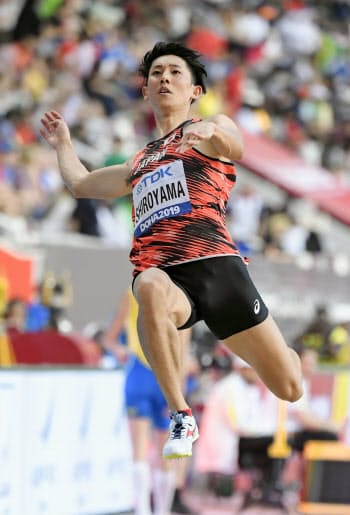 橋岡 城山 日本勢22年ぶりの決勝へ 世界陸上の走り幅跳び 写真 共同 日本経済新聞