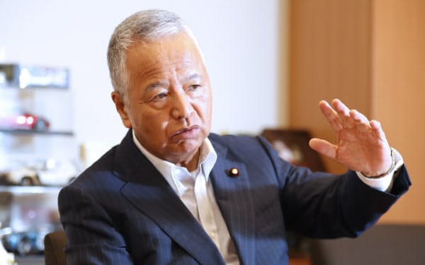 甘利氏は「日本企業が自社でできない事業について、社外の力を取り込んだり連携したりすることに資する環境をつくる」と述べた