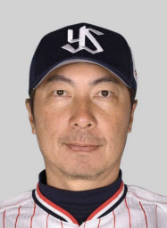 ヤクルト新監督 高津2軍監督が就任 1日に正式発表 日本経済新聞 ヤクルト新監督 高津2軍監督が就任 1日に正式発表 日本経済新聞