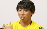1982年、埼玉県生まれ。ジェフユナイテッド市原・ユースを経て、2000年にジェフ市原に加入。ベガルタ仙台などを経て19年からジェフに復帰。12年にJリーグ得点王。元日本代表選手。
