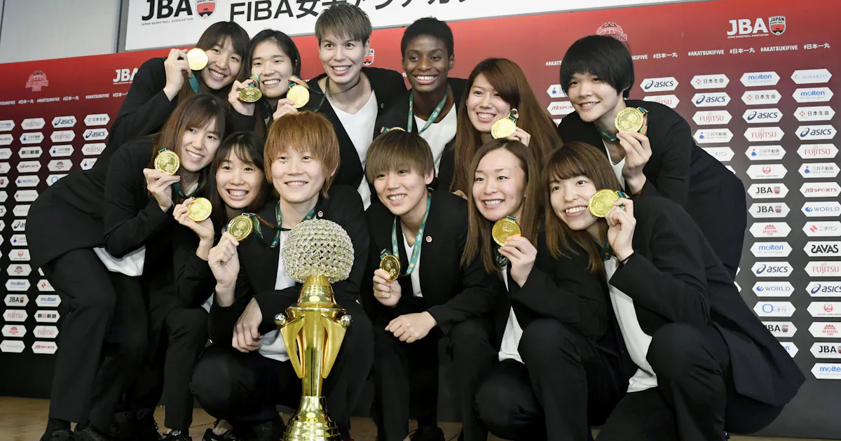 アジア杯4連覇のバスケ女子帰国 渡嘉敷 高さ 強さ経験 日本経済新聞