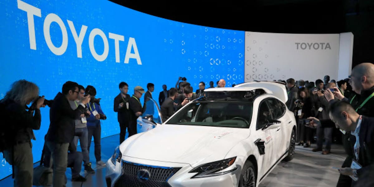 車大手 中途採用広がる トヨタは総合職の年5割に 日本経済新聞