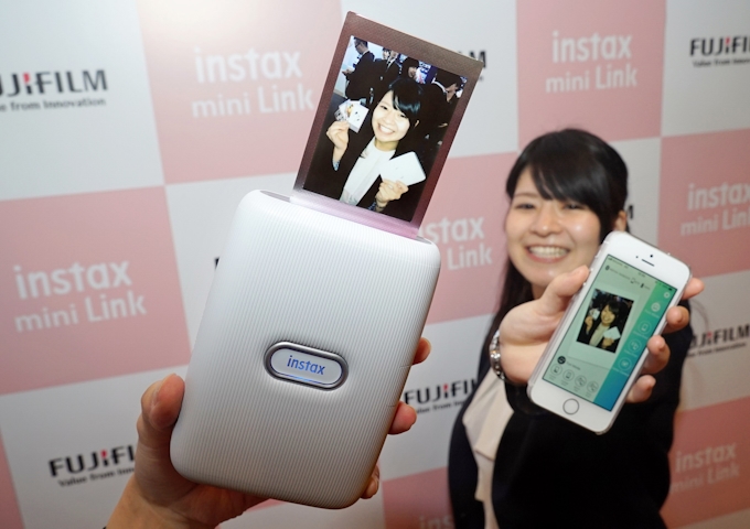 富士フイルム スマホ用プリンターの新製品を発売 日本経済新聞