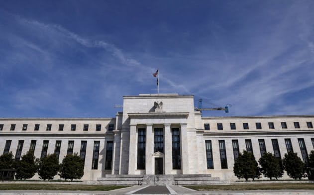 利下げ観測が強まるFRB(米連邦準備理事会)の建物=ロイター 利下げ観測が強まるFRB(米連邦準備理事会)の建物=ロイター