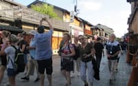 訪日外国人客の急増で京都では観光公害も指摘されている（京都市東山区）