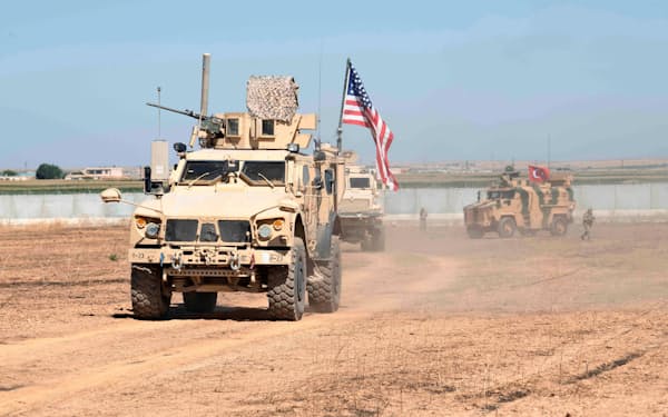 米軍はこれまでトルコ軍と合同パトロールを実施していた（シリア北東部、9月8日）=ロイター