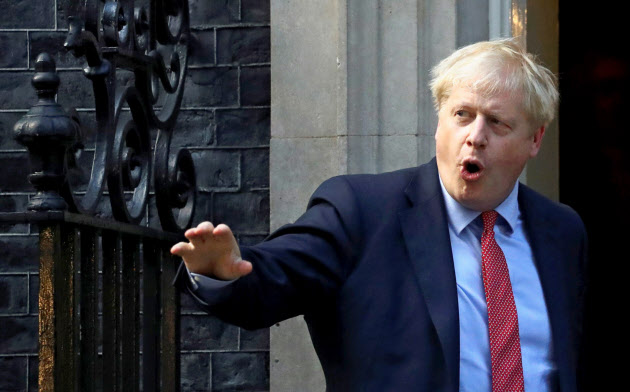 英の離脱条件に関する新提案について、ジョンソン首相の本気度を疑問視する声もある(8日、ロンドン)=ロイター 英の離脱条件に関する新提案について、ジョンソン首相の本気度を疑問視する声もある(8日、ロンドン)=ロイター