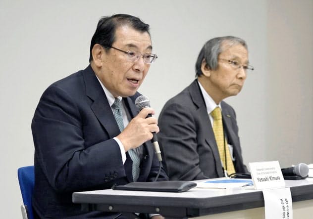 日産自動車の新社長人事について記者会見する木村康・取締役会議長。右は指名委員会の豊田正和委員長=8日夜、横浜市。 日産自動車の新社長人事について記者会見する木村康・取締役会議長。右は指名委員会の豊田正和委員長=8日夜、横浜市。