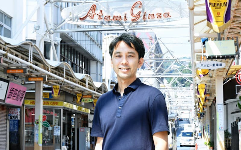 熱海銀座で不動産オーナーに空き店舗の活用を粘り強く訴えた 熱海銀座で不動産オーナーに空き店舗の活用を粘り強く訴えた
