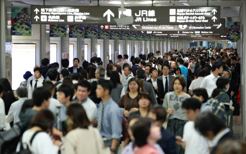 中部地方も計画運休 名古屋駅も混雑 日本経済新聞