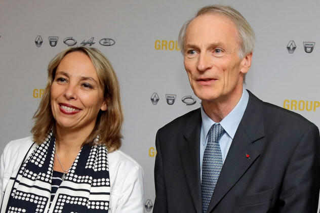 ルノーの暫定CEOとなったデルボス氏(左)とスナール会長(11日)=ロイター ルノーの暫定CEOとなったデルボス氏(左)とスナール会長(11日)=ロイター