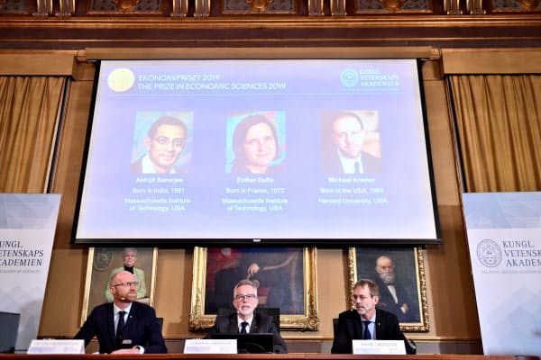 バナジー氏ら3氏へのノーベル経済学賞授賞が発表された=ロイター