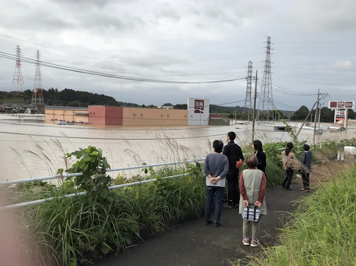 水戸の国道 那珂川氾濫で浸水 ホームセンター水没 日本経済新聞 水戸の国道 那珂川氾濫で浸水 ホームセンター水没 日本経済新聞