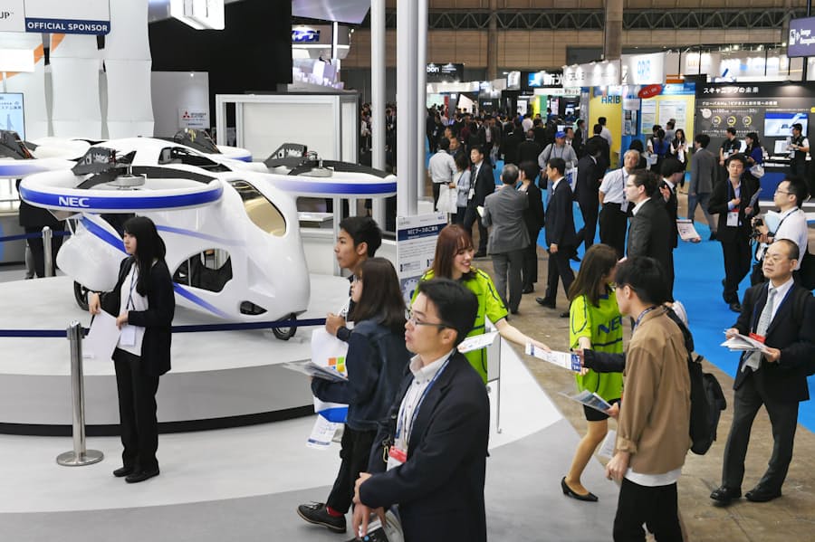 It見本市シーテック開幕 空飛ぶクルマやロボット 日本経済新聞