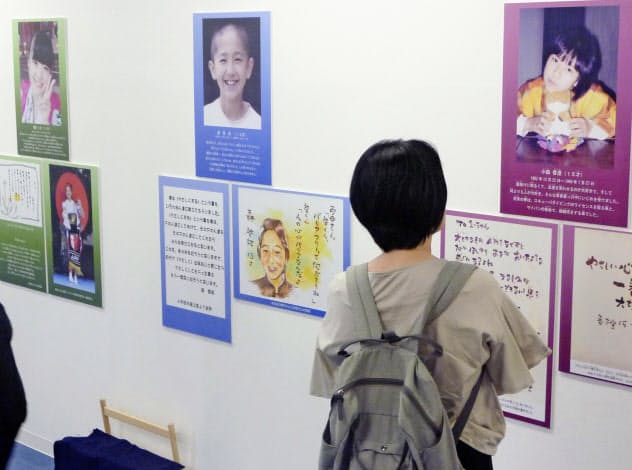 いじめを苦に亡くなった子どもの言葉や遺族の思いを伝える展示会=8月、東京都港区 いじめを苦に亡くなった子どもの言葉や遺族の思いを伝える展示会=8月、東京都港区