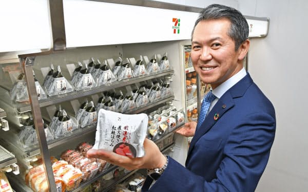 セブンイレブンでは年間22億7千万個のおにぎりが売れる