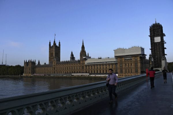 新EU離脱案の審議・採決を控える英議会(19日朝、ロンドン)=AP