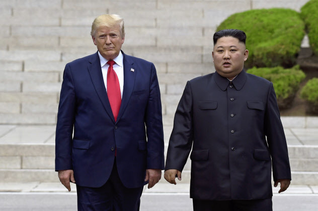 北朝鮮はトランプ米大統領の政治決断に期待をつなぐ(6月、板門店)=AP 北朝鮮はトランプ米大統領の政治決断に期待をつなぐ(6月、板門店)=AP
