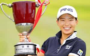 渋野日向子選手 全英女子オープンには臨時マネジャーとして、RSK山陽放送の局員が同行していた。帰国して渋野フィーバーが巻き起こり、マネジメントは古閑美保らが所属する事務所・ゾーンとマネジメント契約することに 渋野日向子選手 全英女子オープンには臨時マネジャーとして、RSK山陽放送の局員が同行していた。帰国して渋野フィーバーが巻き起こり、マネジメントは古閑美保らが所属する事務所・ゾーンとマネジメント契約することに