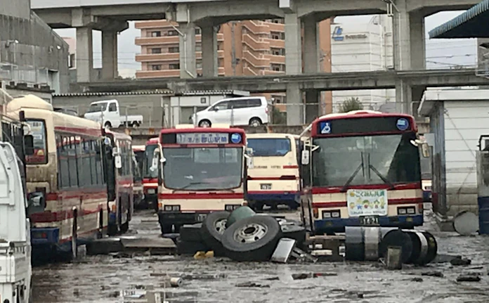 福島交通のバス操車場 すり鉢地形で急に浸水 台風19号 日本経済新聞 福島交通のバス操車場 すり鉢地形で急に浸水 台風19号 日本経済新聞