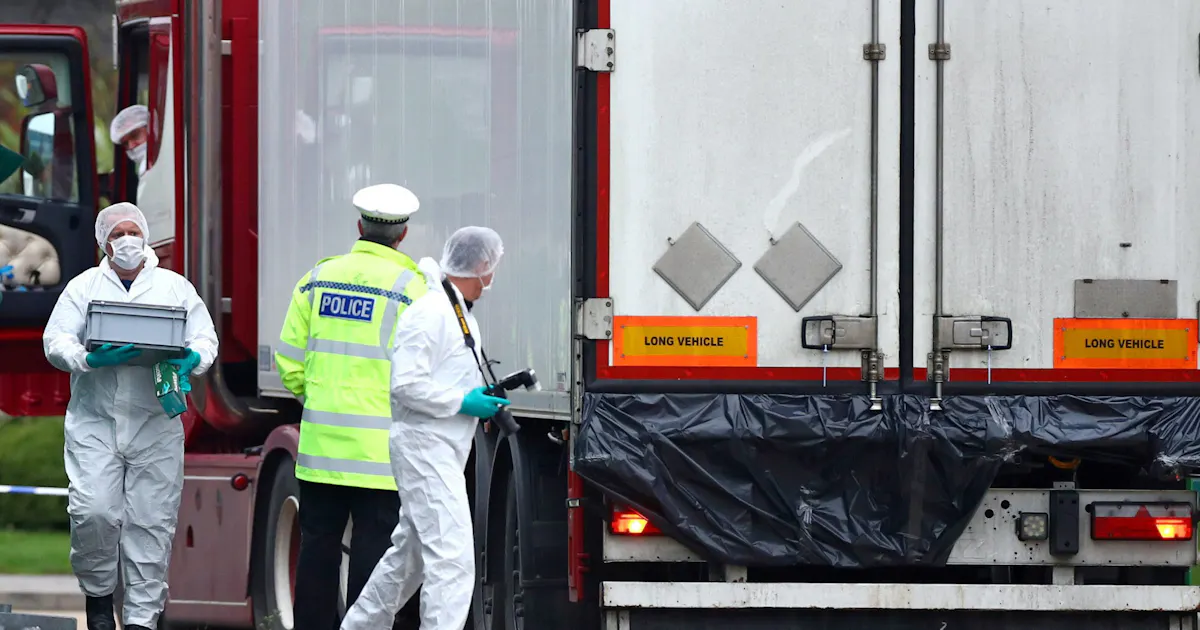 英トラック遺体 3人逮捕 密入国関与か 日本経済新聞