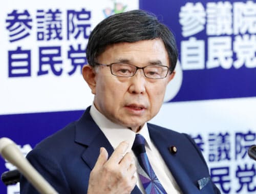 元参院議員の吉田氏は、改選を迎えた7月の参院選には出馬せず、政界を引退していた(4月、国会内)