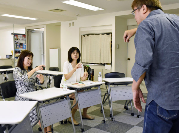 国際手話学ぼう オリパラで注目 各地で通訳講座 日本経済新聞