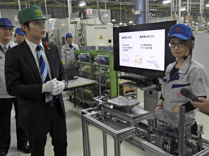 北海道知事がトヨタ北海道を視察 若手社員と懇談も: 日本経済新聞