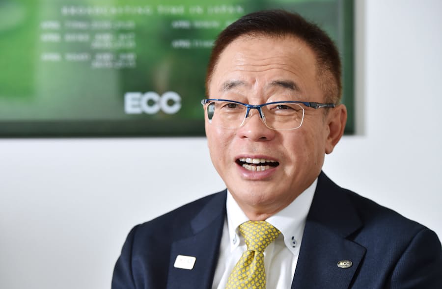 世界に関西発信 人材育て Ecc 花房雅博副社長 日本経済新聞