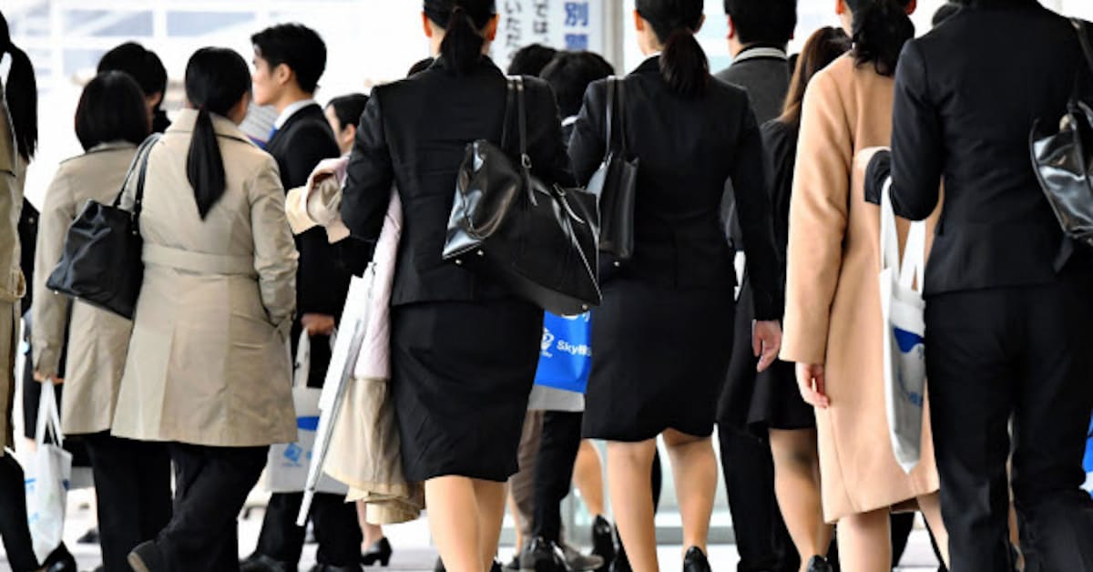 就活ルール 維持 22年春入社も6月から 政府方針 日本経済新聞