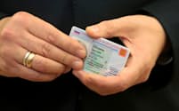 ロシア政府が7月に公開したデジタルパスポートのサンプル。2023年導入を目指している=ロイター