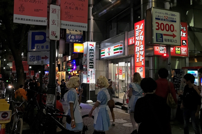 渋谷ハロウィーン酒販売自粛 コンビニ店 割れる対応 日本経済新聞