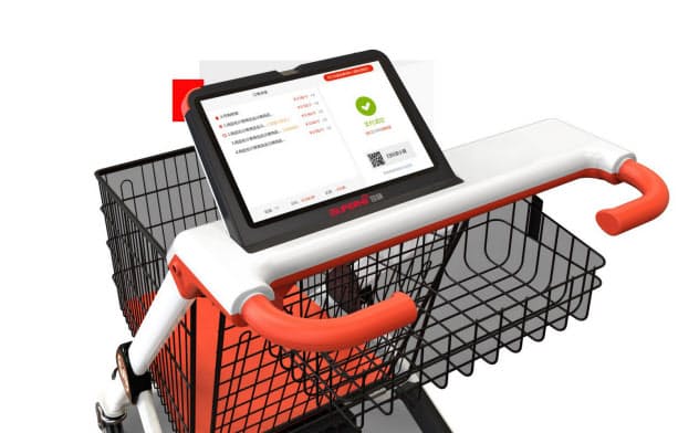 タブレット端末を搭載したショッピングカートは、商品のバーコードをスキャンすれば自動的に支払いまでできる(超ハイ網絡科技提供) タブレット端末を搭載したショッピングカートは、商品のバーコードをスキャンすれば自動的に支払いまでできる(超ハイ網絡科技提供)