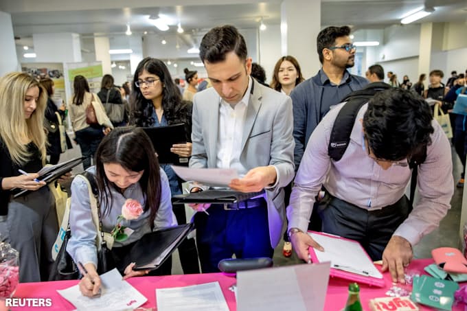 10月の米人員削減計画 前月比21 増 Hpが押し上げ 日本経済新聞