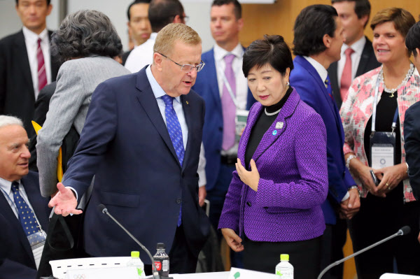 五輪マラソン 札幌で決着 小池知事 合意なき決定 日本経済新聞