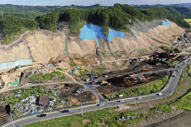 北海道胆振東部地震で被災した北海道厚真町では整備工事が進んでいる(2019年9月) 北海道胆振東部地震で被災した北海道厚真町では整備工事が進んでいる(2019年9月)