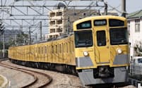 西武線は埼玉県西部と都心を結ぶ（2000系）